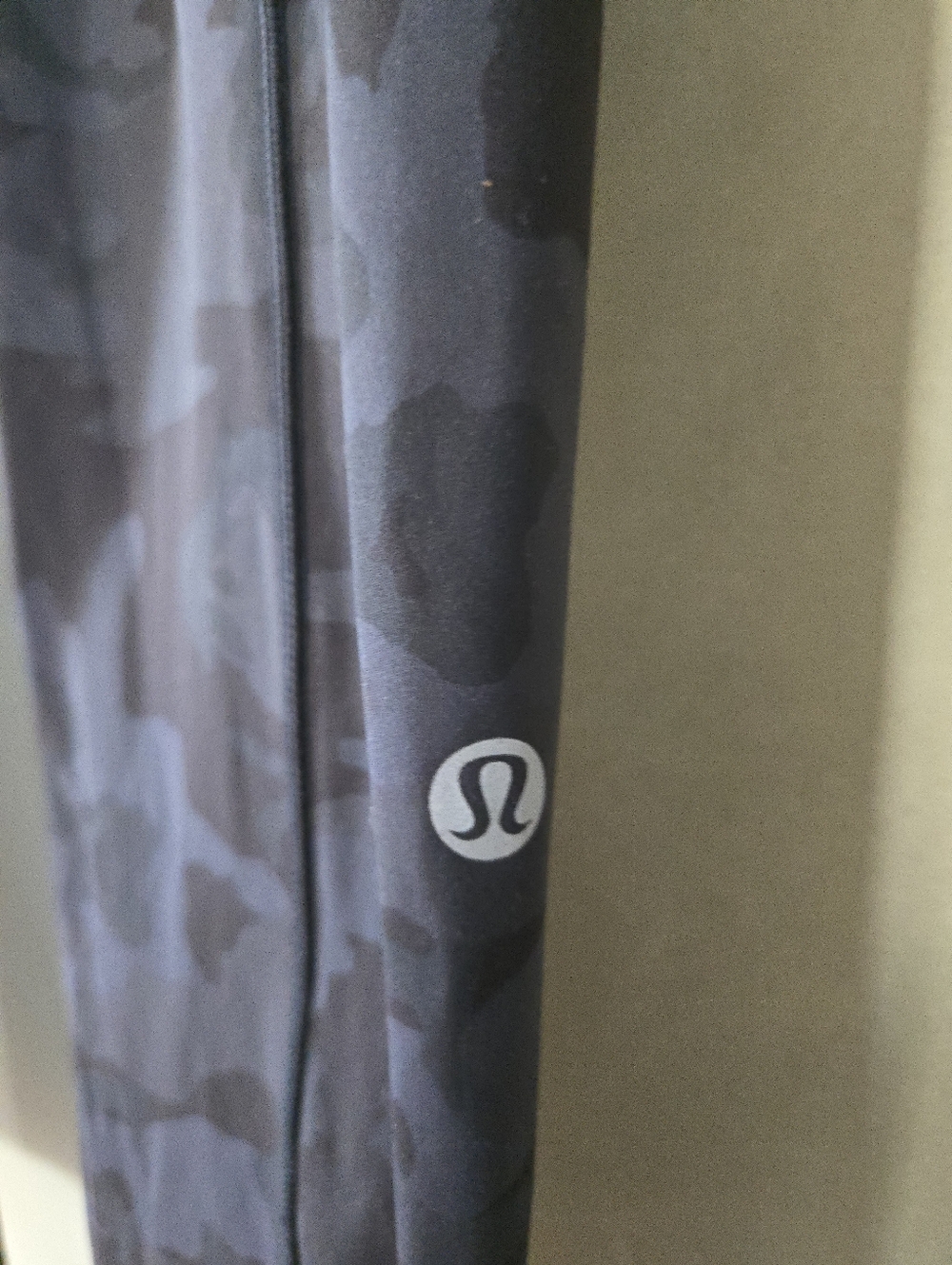 Lululemon | Fast and Free Tight II 25" in the Heritage 365 Camo, Size 6 - Picture 8 of 10